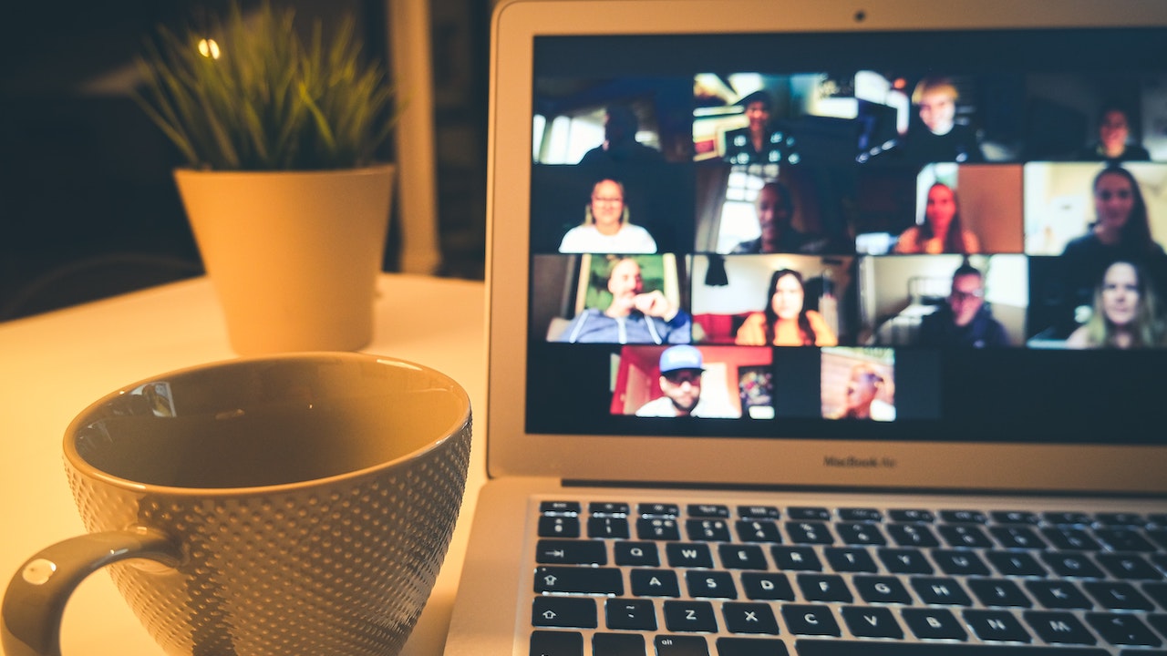 5 Ways to Improve Communication on a Remote Team- Featured Shot